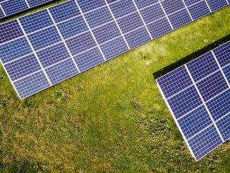 Utnyttja solenergi för bevattning i jordbruket illustration
