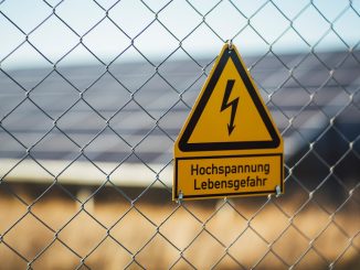 Solcellsanläggningar och deras betydelse för klimatpolitik illustration
