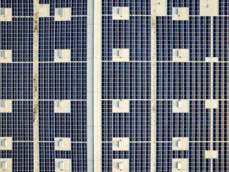 Effekterna av solceller på regional utveckling och sysselsättning illustration