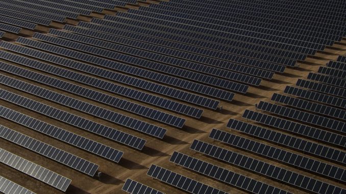 Hur solenergi förbättrar livskvaliteten i låginkomstområden illustration