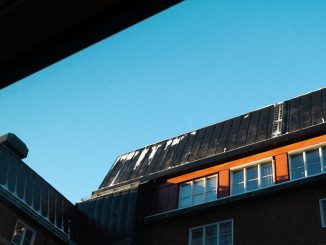 Teknologiska framsteg inom solcellsmaterial och hållbarhet illustration